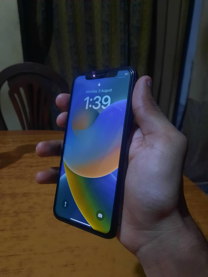Apple iPhone X 4