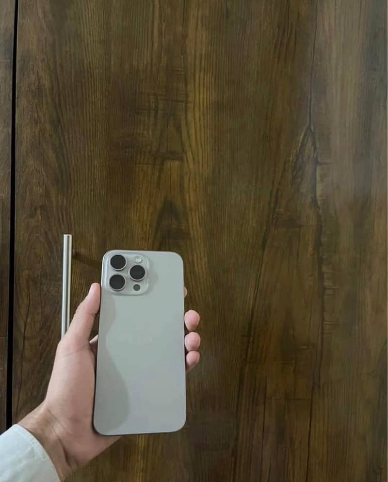 Apple iPhone 15 Pro Max 0