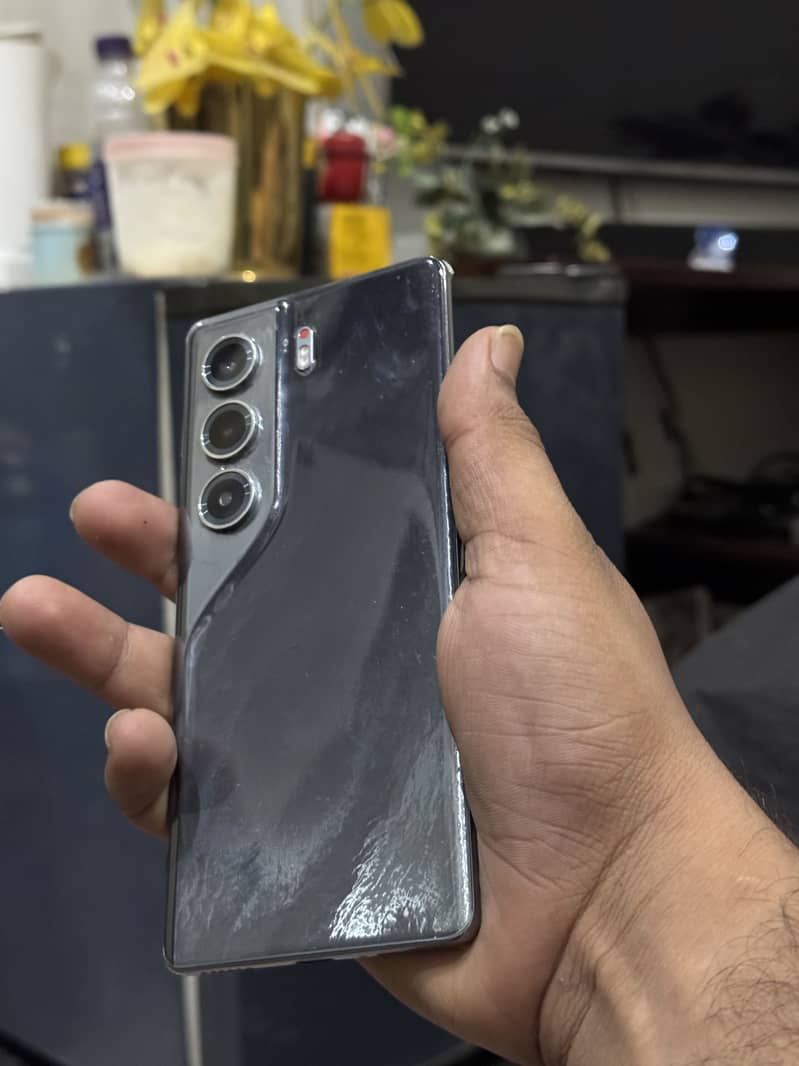 Tecno CAMON 40 Pro 4