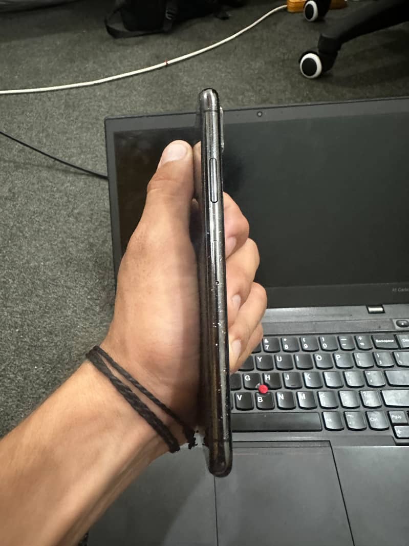 Apple iPhone X 3