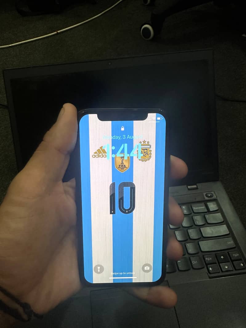 Apple iPhone X 4