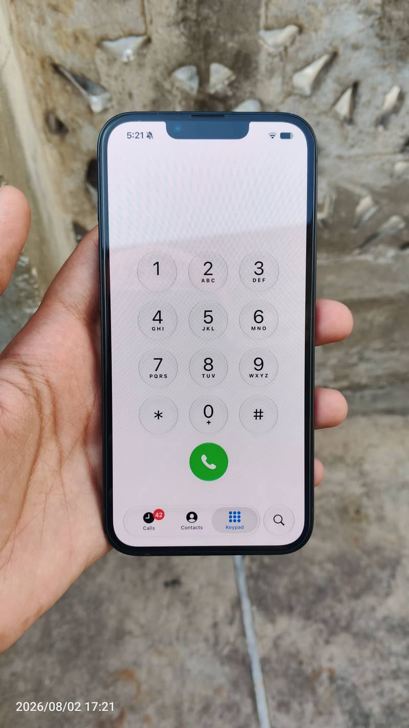 Apple iPhone 16e 5