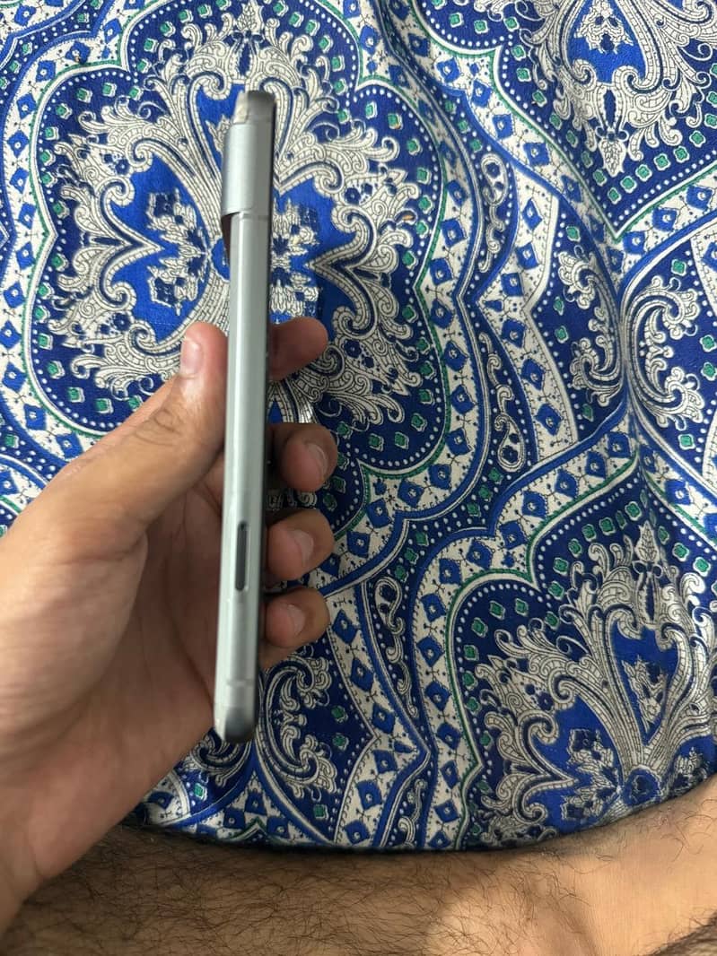 Google Pixel 8 4