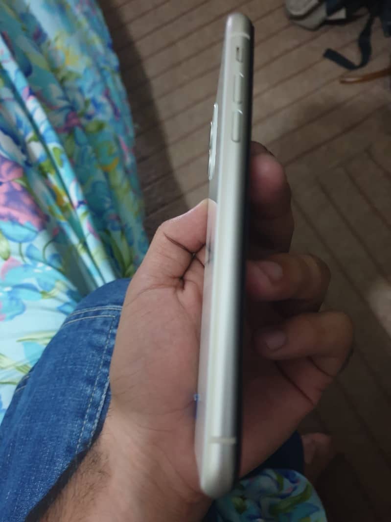 Apple iPhone 11 5