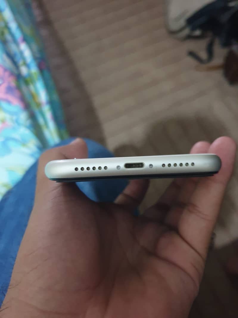 Apple iPhone 11 7