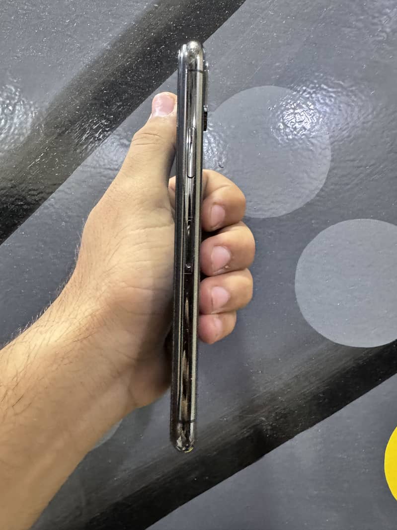 Apple iPhone X 3