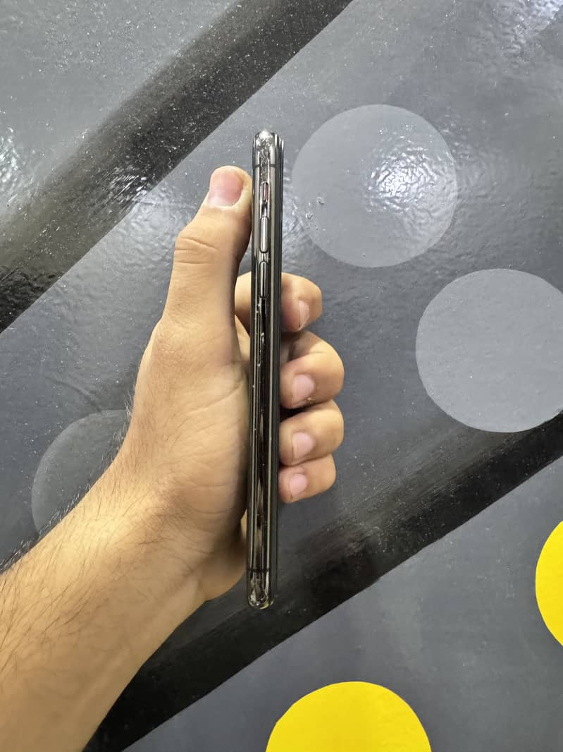 Apple iPhone X 4