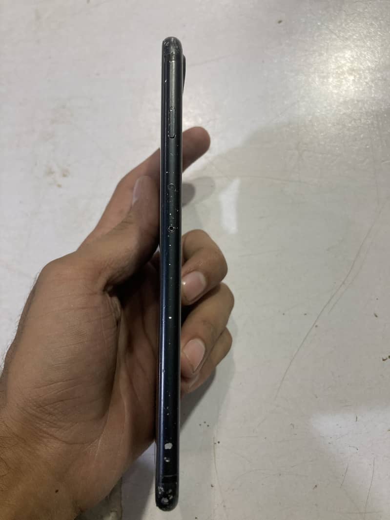 Apple iPhone 7 Plus 3