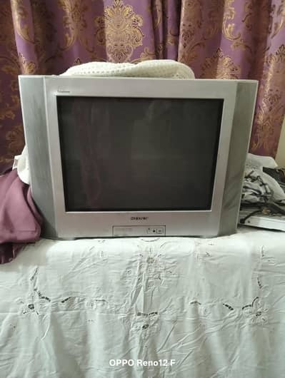 bilkul ok hai remote nai hai bus Sony ka black 13 inches hai