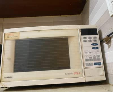 Samsung Selection Grill Microwave Oven (Model M-9G45) Fully Working.
