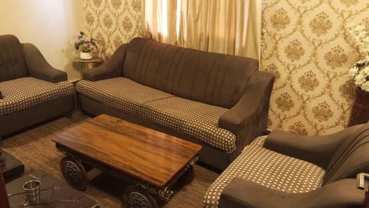 7 Seater Sofa Set with Center Table – Excellent Condition