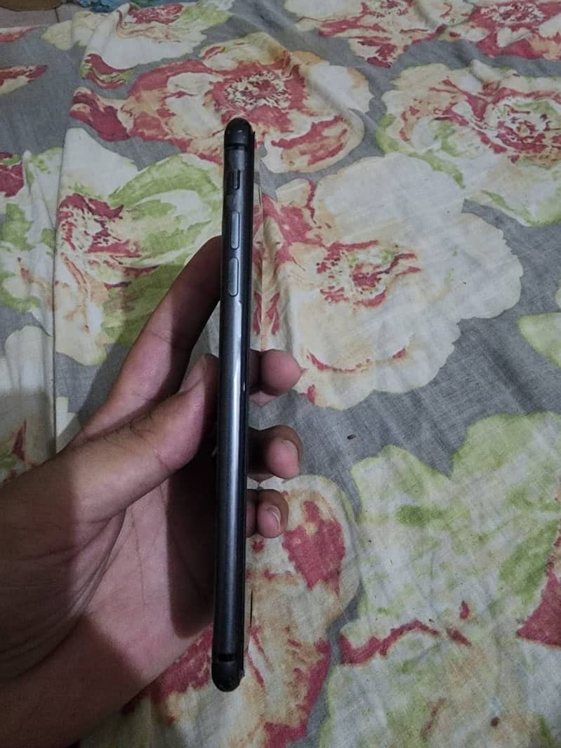 Apple iPhone 8 Plus 6