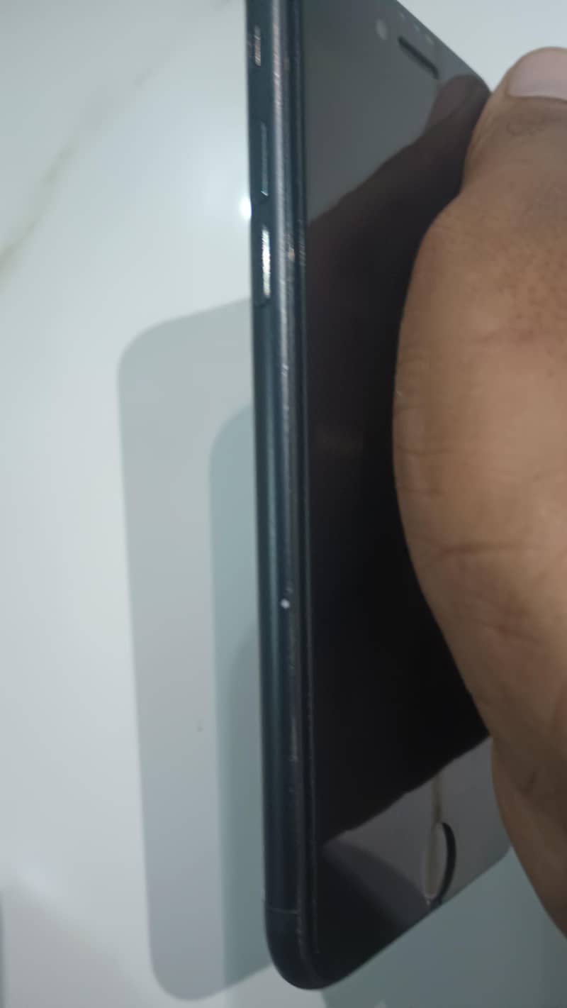 Apple iPhone 7 1