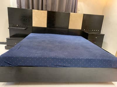 Black king bed