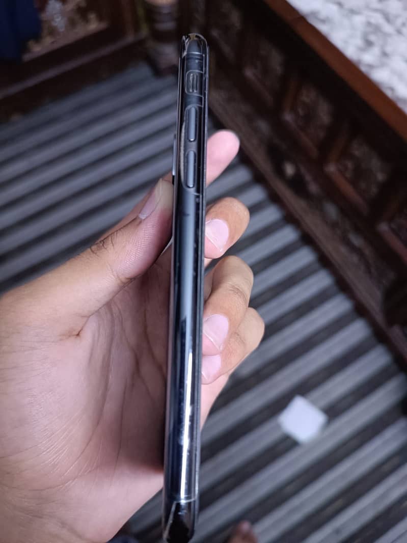 Apple iPhone X 3