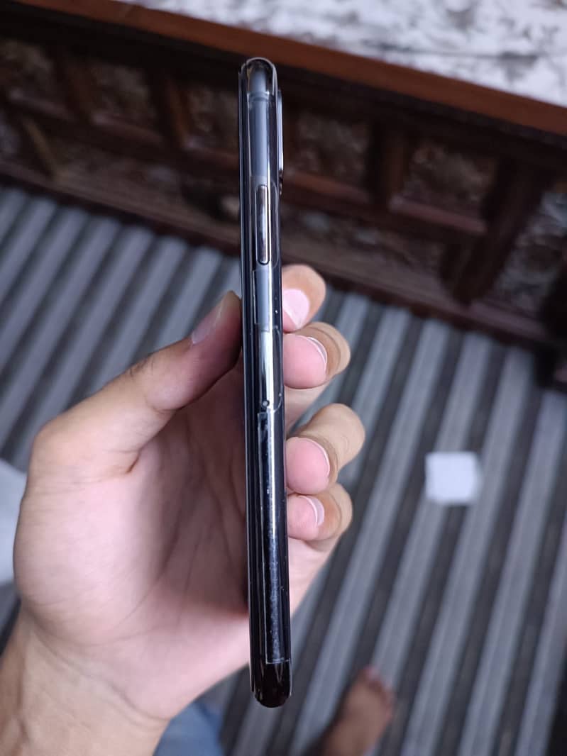 Apple iPhone X 4