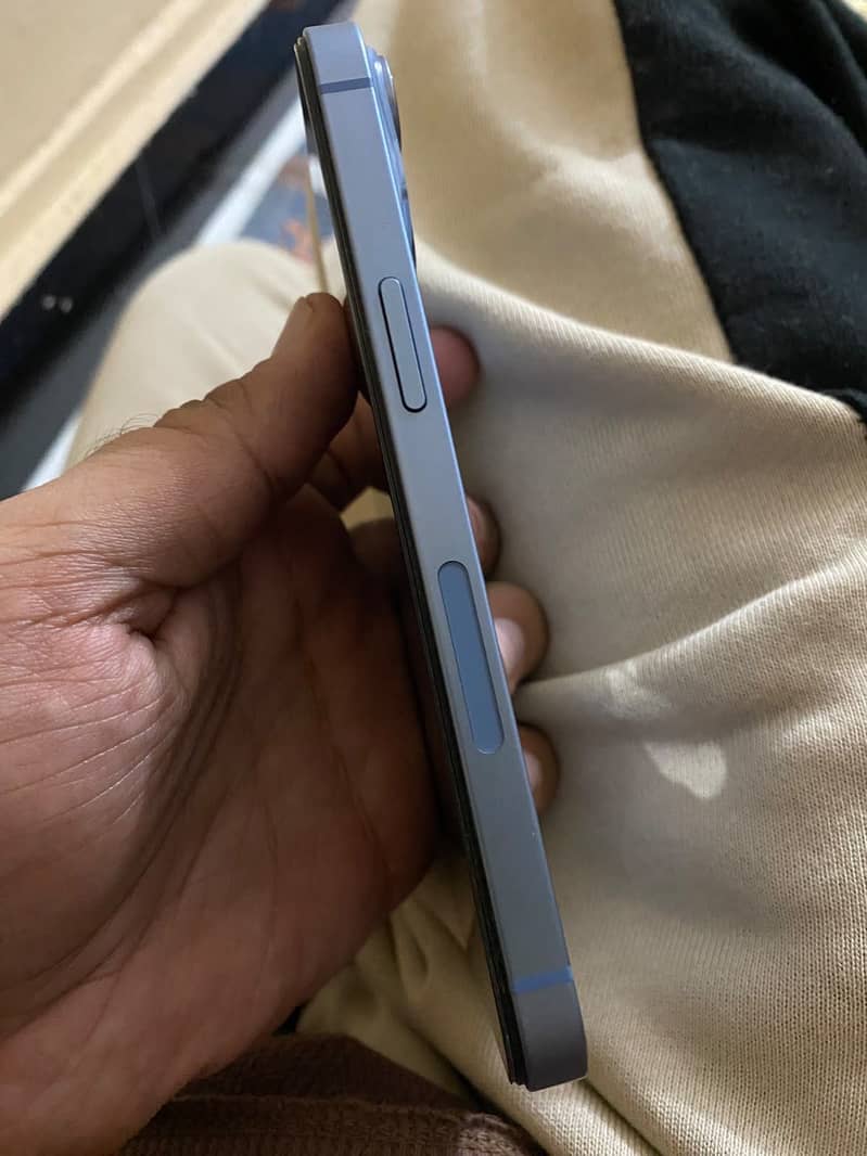 Apple iPhone 14 4