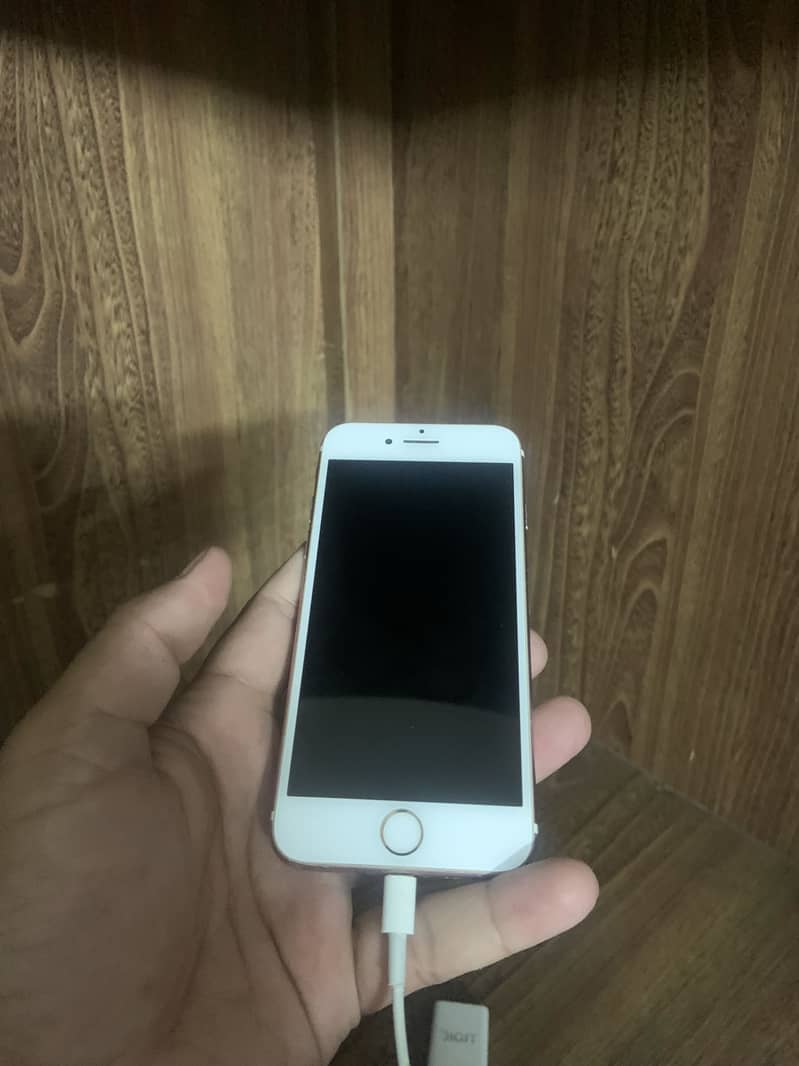 Apple iPhone 7 0