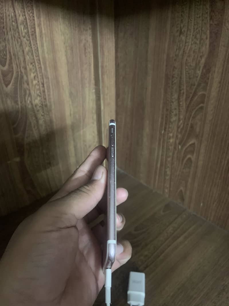 Apple iPhone 7 4