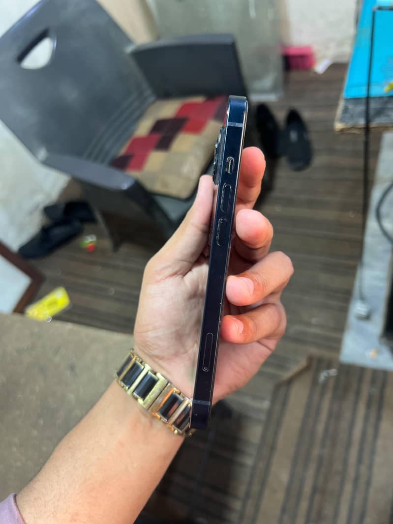 Apple iPhone 13 2