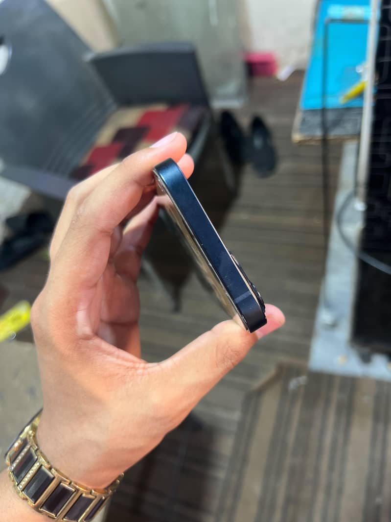 Apple iPhone 13 6