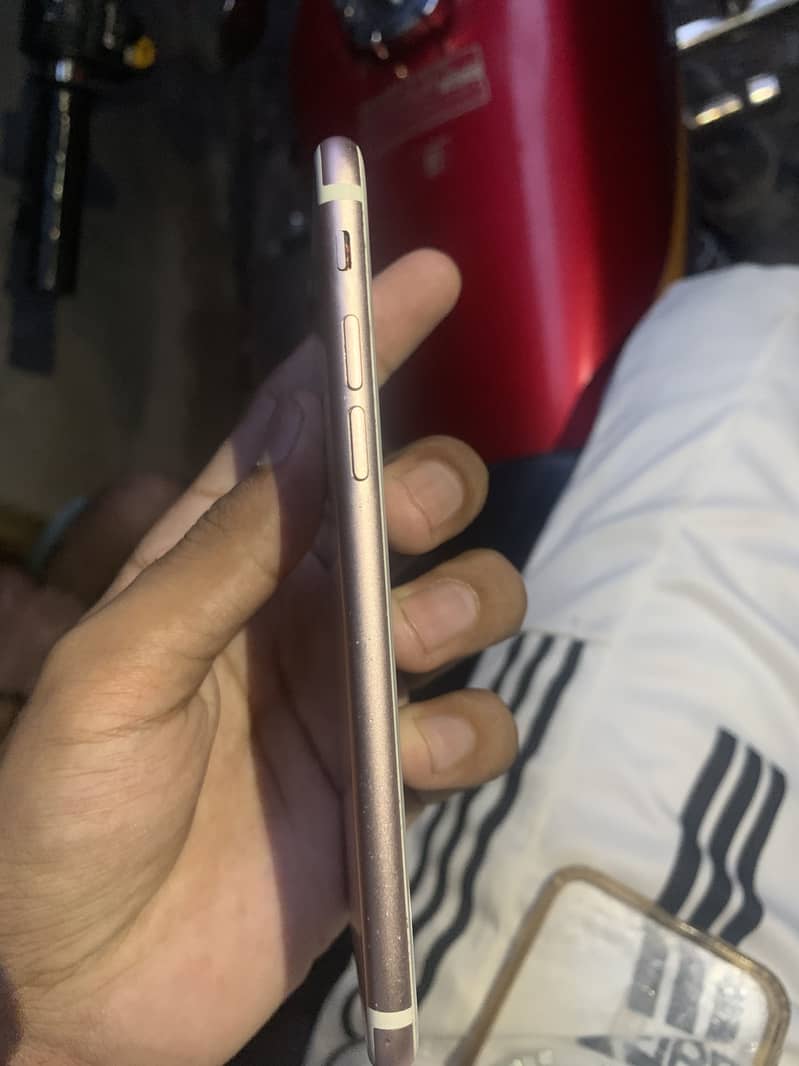 Apple iPhone 7 3