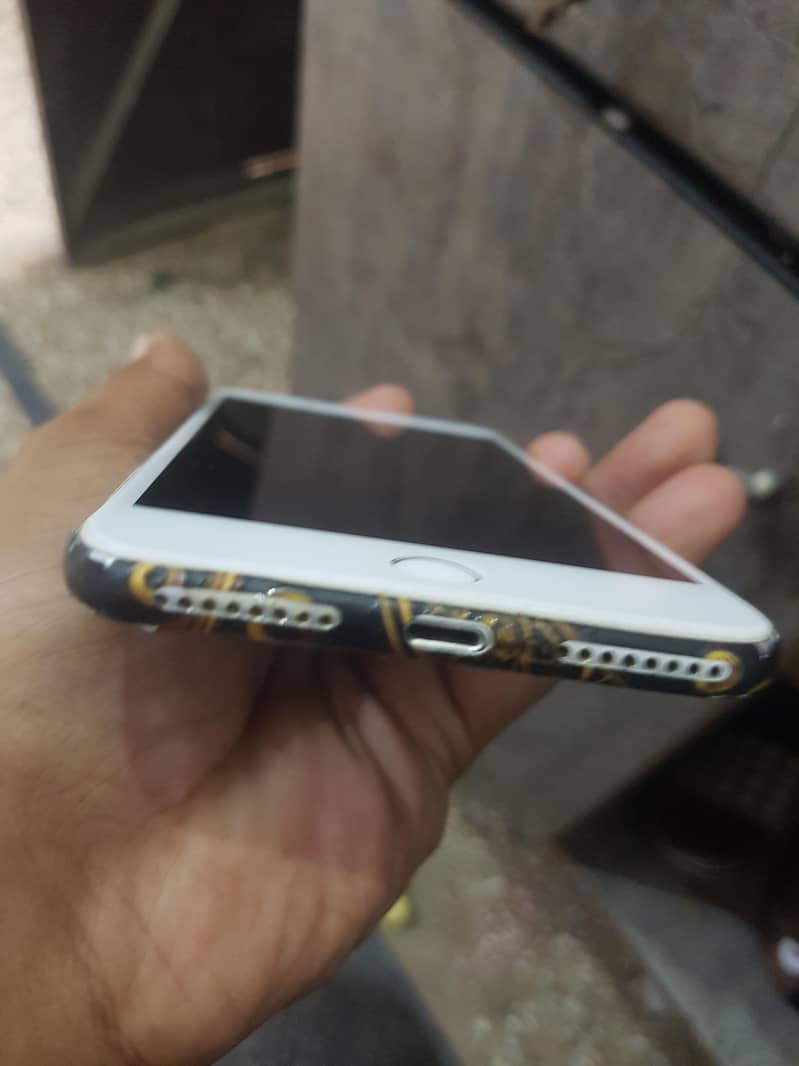 Apple iPhone 8 Plus 4
