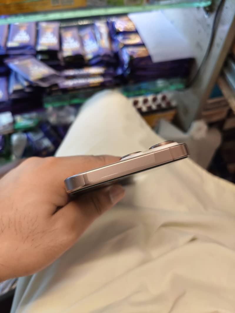 Apple iPhone 16 Pro Max 2