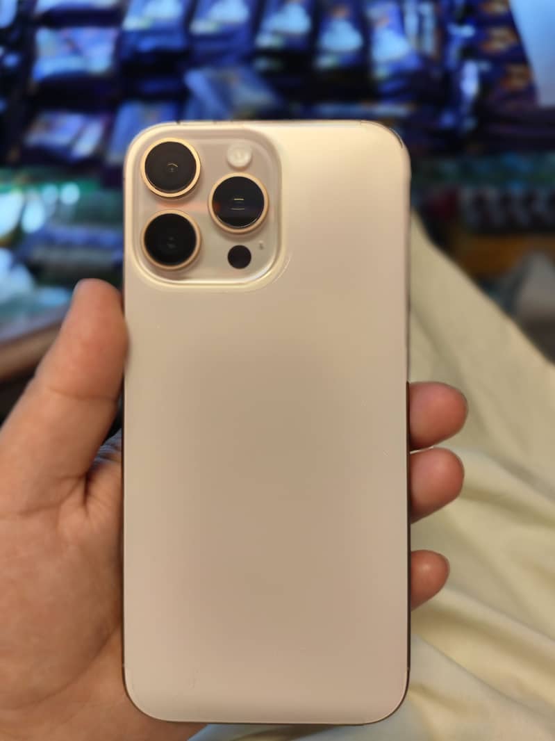 Apple iPhone 16 Pro Max 3