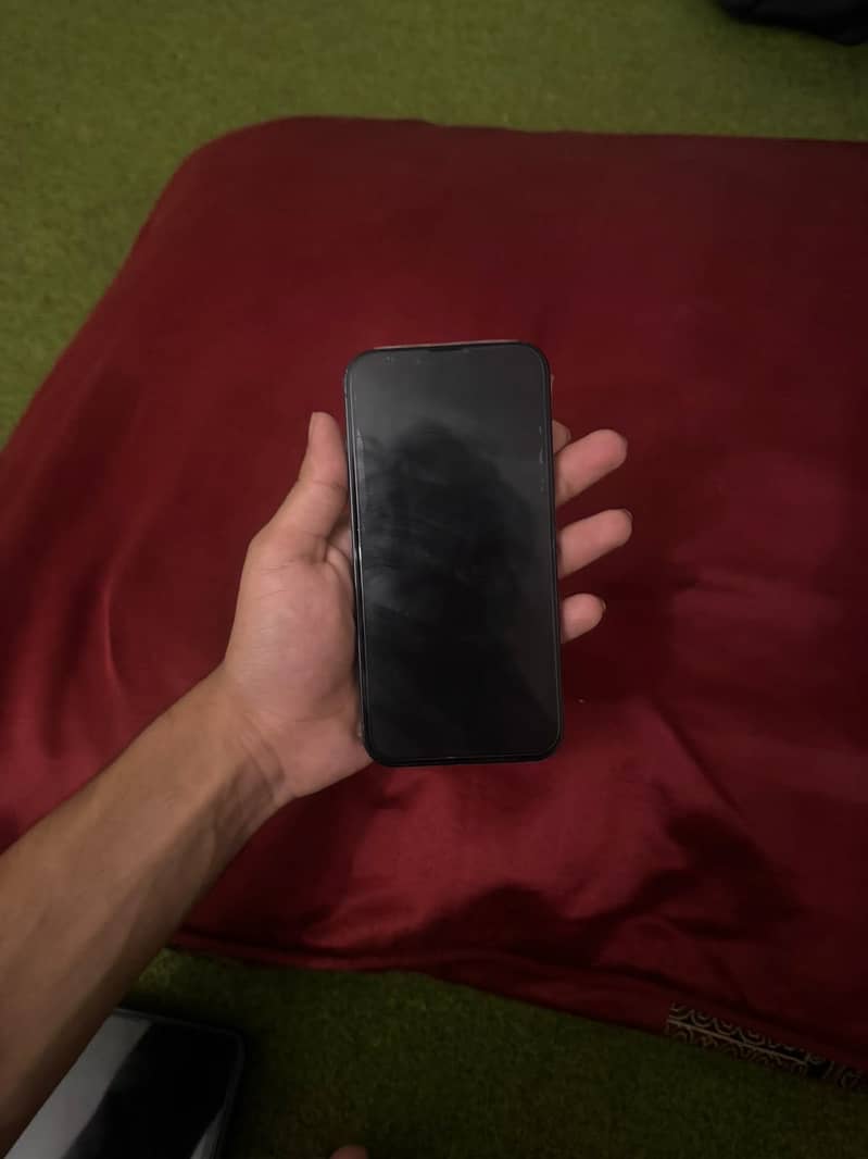 Apple iPhone 13 4