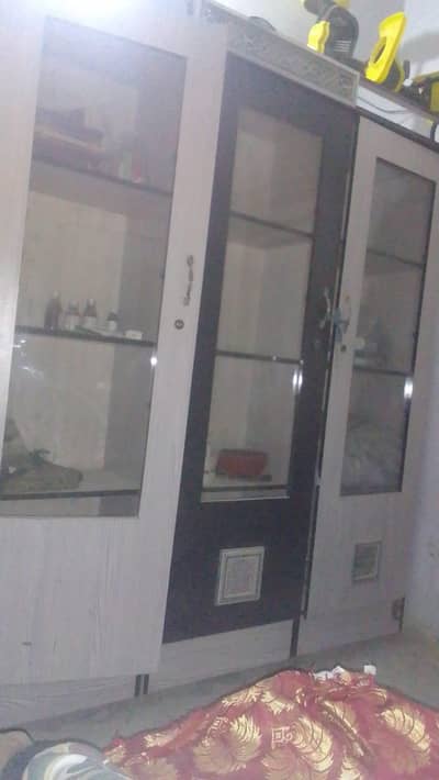 king size bed 2 side table dressing divider 3 door 45000