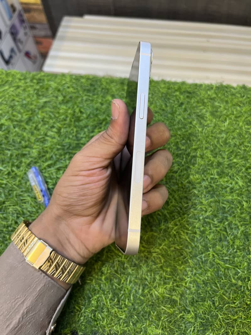 Apple iPhone 13 3