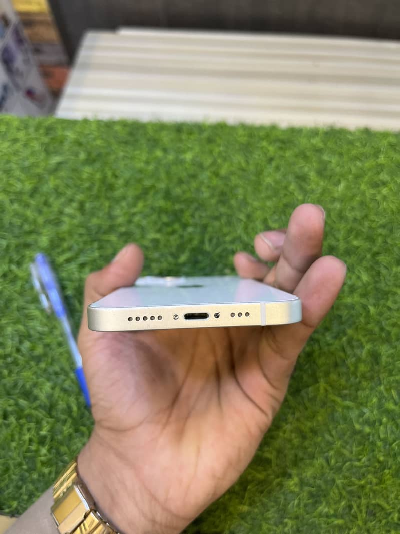 Apple iPhone 13 4