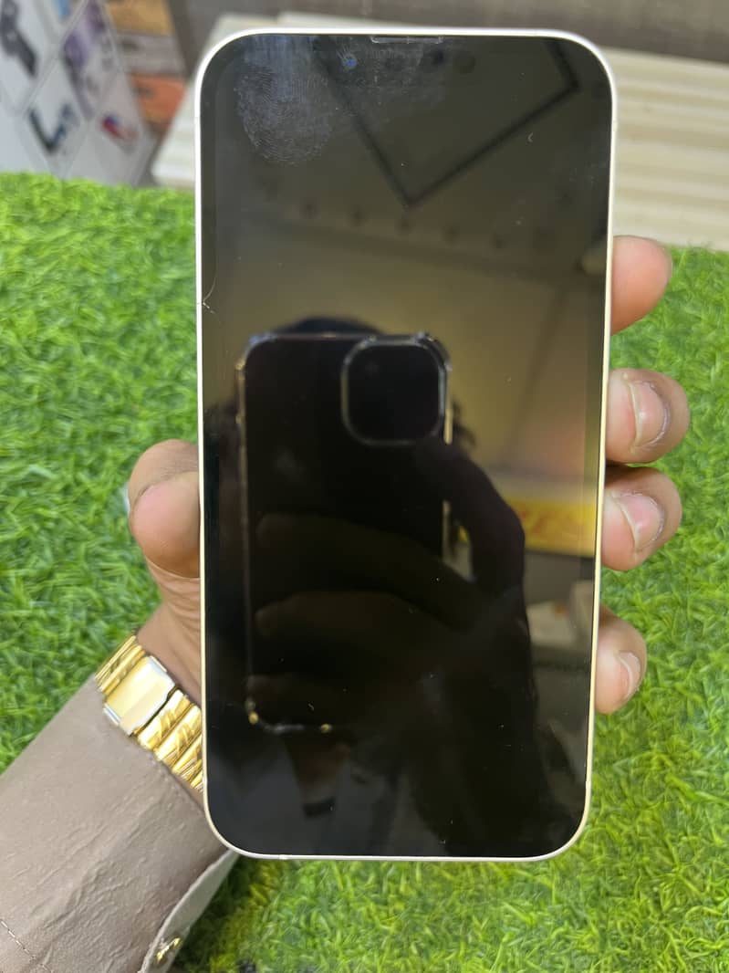 Apple iPhone 13 5