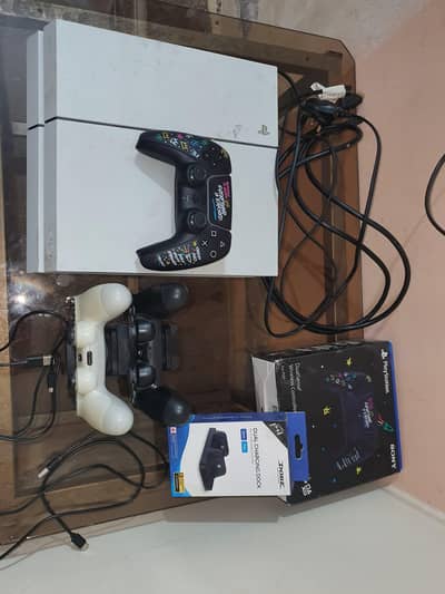 Jail-Break PS4| Storage 500GB | 3 Controller | Charging Dock