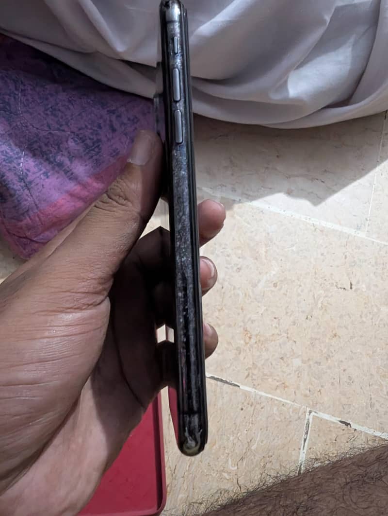 Apple iPhone X 3