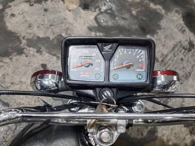 Honda 125 2025 totally genuine 6000 km only