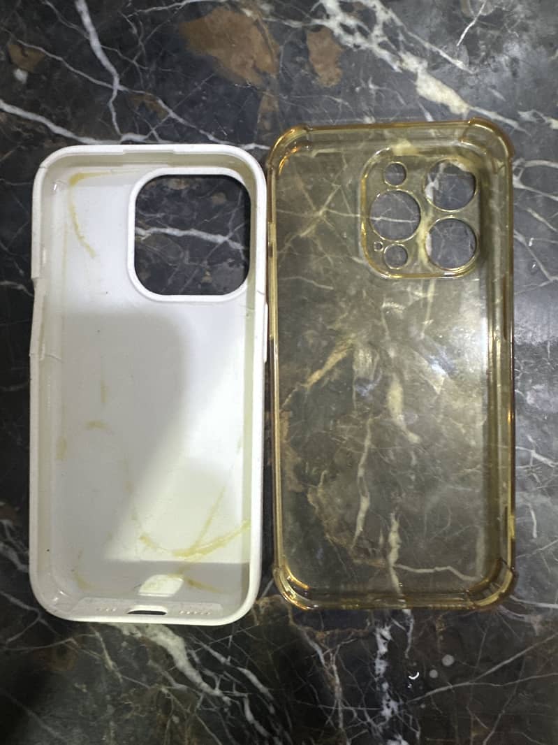 2 IPHONE covers 1
