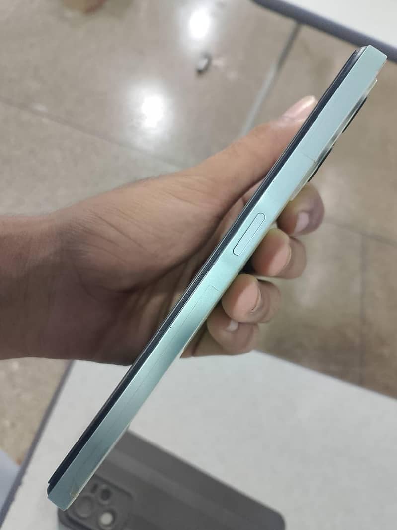 Realme C35 4