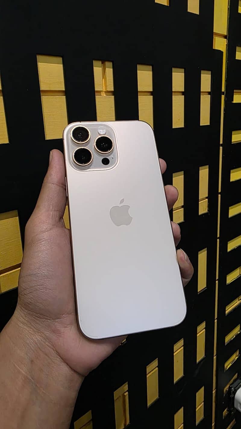 Apple iPhone 16 Pro Max 0