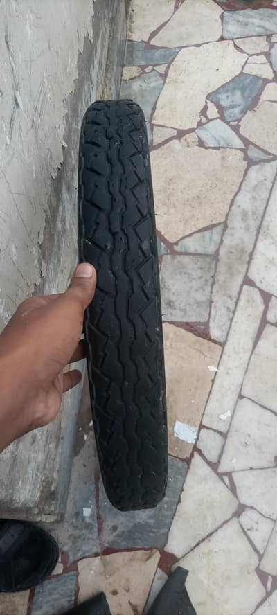 CD 70 back tyre battery plus new tube 1500 sb ka urgent sell