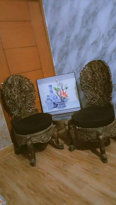 Chinotie coffee chair set with table just like brand new