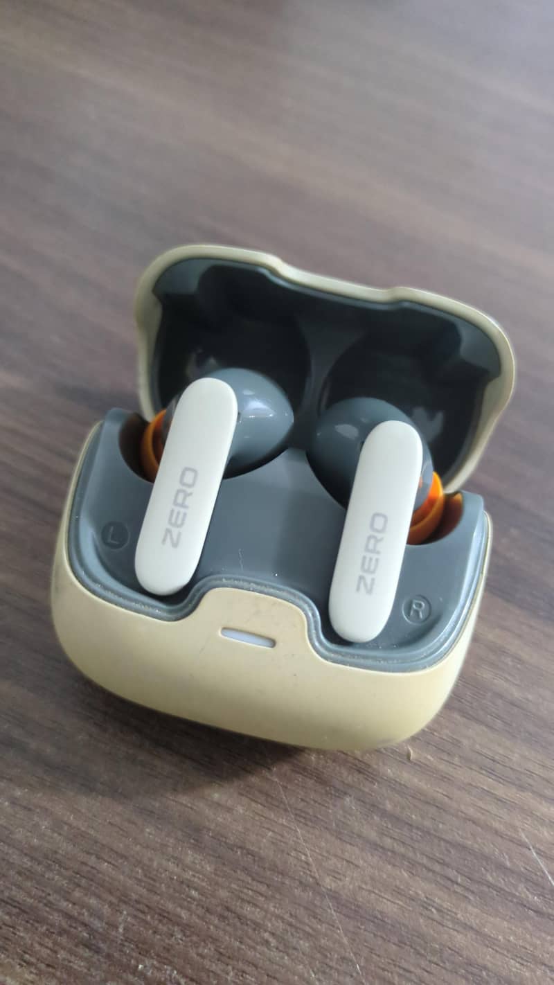 Earbuds 1