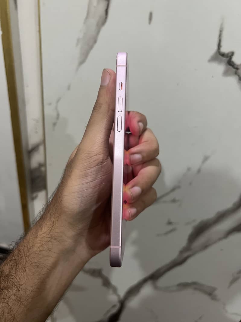 iPhone 15 plus 3