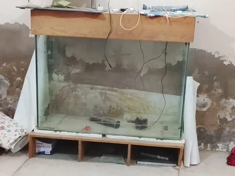 3 Feet Aquarium Tank with Solid Wooden Stand & Filter — photo 3