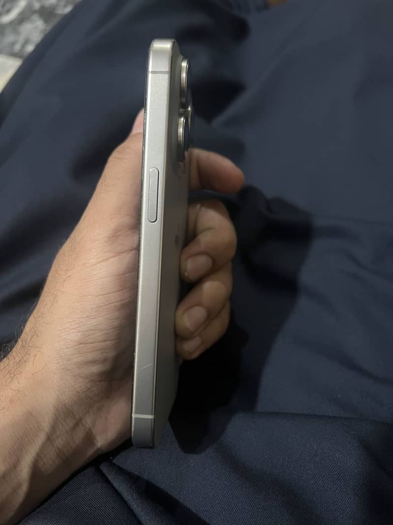 Apple iPhone 15 Pro 2