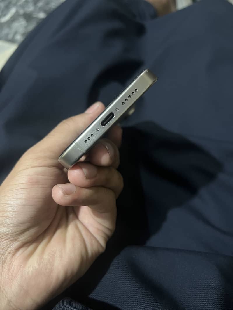 Apple iPhone 15 Pro 3