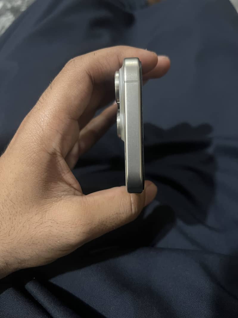 Apple iPhone 15 Pro 4