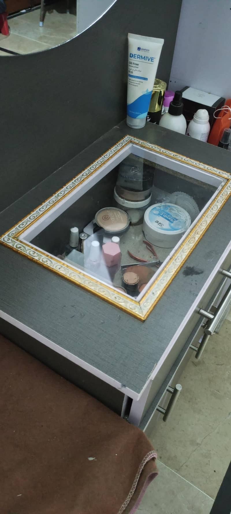 Gray dressing table 1