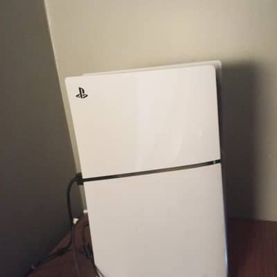 PLAYSTATION 5 SLIM 10/10 CONDITION. WITH BOX CONTROLLER,AND ALLTHECABEL